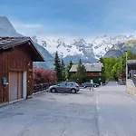 Charming With Garden In - Happy Апартаменты Курмайор