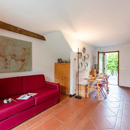 Apartment Flat With Garden In - Happy