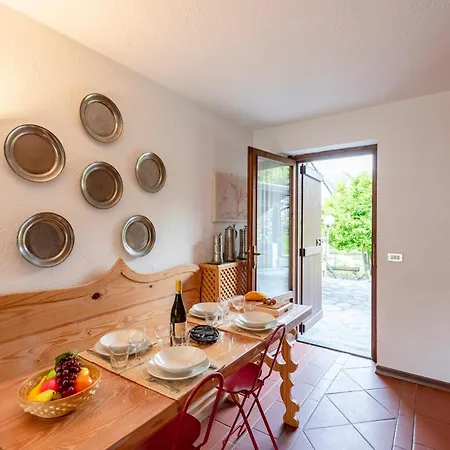 Apartment Charming With Garden In - Happy