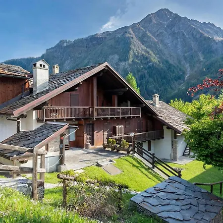 Charming With Garden In - Happy *